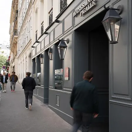 Hotel Saint-Louis Pigalle Paris