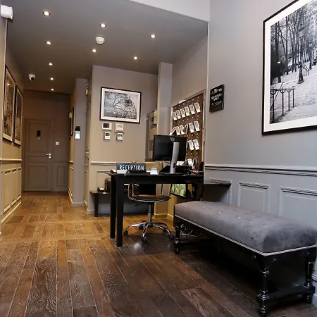 Hotel Saint-Louis Pigalle 3*